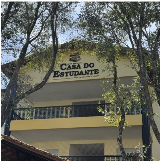 Fachada do Centro Educacional Casa do Estudante, em Aracruz